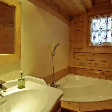 샬레 Let Us Discover Chamonix, A Winter Which Keeps On Fascinating Visitors ! *